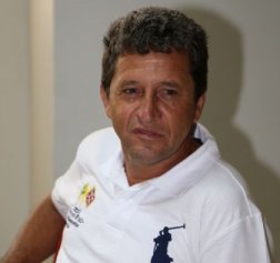 Tocantins: Ex-volante do Fla, técnico ganha mala no Interporto
