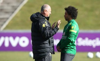 Amistosos da Seleção: Felipão treina com Fernandinho e Rafinha como titulares