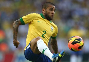 Copa 2014: Lateral-direito usa elogios a Felipão para criticar Mano