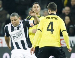 Time de Ronaldo e Zidane vence Jogo contra Pobreza