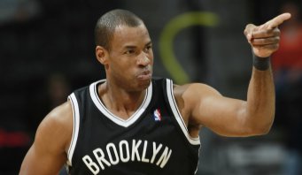 Basquete: Primeiro gay assumido da NBA, Collins renova com Nets