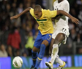 Amistoso: Estreante com Felipão fica feliz com atuação