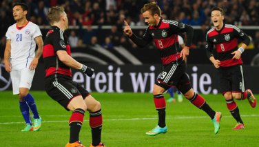 AMISTOSOS: Alemanha tem atuação discreta, mas bate o Chile em casa