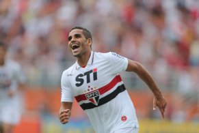 Paulistão: São-paulinos celebram segundo tempo e miram clássico