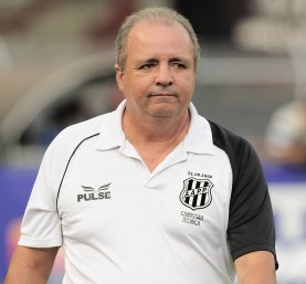 ‘Macaco velho’, Vadão faz piada e cita até reza para minimizar derrota da Ponte