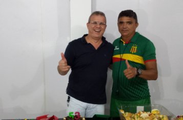 Maranhense: Presidente do Sampaio Corrêa é homenageado por torcedores e jogadores