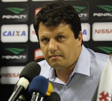Carioca: Técnico faz experiências no jogo que pode classificar o Vasco