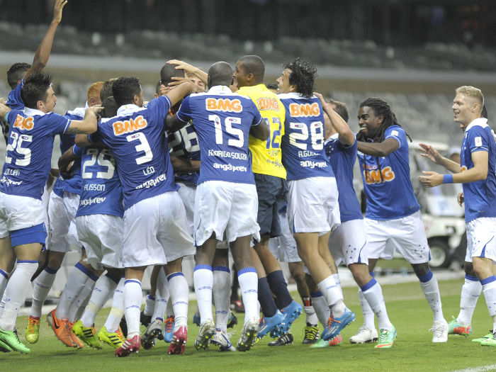 MINEIRO: Cruzeiro vira, vence Tupi e garante liderança