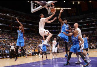 Basquete: Lakers surpreende e derrota Thunder em casa na NBA