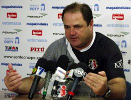 Técnico Vica do Santa Cruz enaltece elenco após goleada histórica