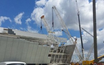 Copa 2014: Peça que causou acidente é instalada no Itaquerão