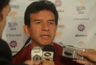 Guilherme Macuglia coloca o Marcilio Dias na liderança do Hexagonal