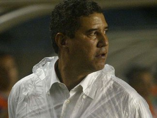 Alfinete leva Anapolina a semifinal do Goianão ao bater o Goianésia