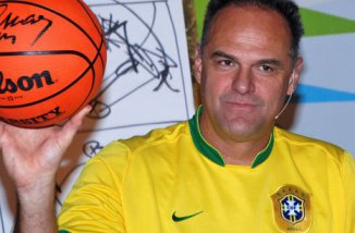 Basquete: Oscar Schmidt nega estado grave e diz ‘lutar com garra’