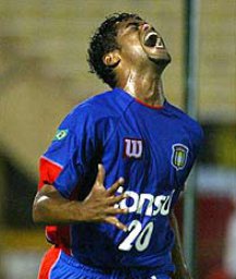 Que fase! Técnico pede e time da Libertadores negocia com Fabrício Carvalho