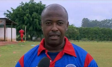 Candangão: Treinador, ex-meia do Vasco é demitido por telefone
