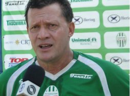 Técnico Abel Ribeiro encara jogos contra o Criciúma como decisivos