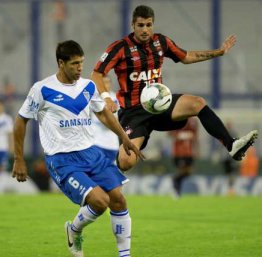 Universitário-PER x Atlético-PR – Furacão quer se aproximar dos líderes