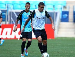 Copa do Brasil: Enderson fecha treino e esconde time do Grêmio