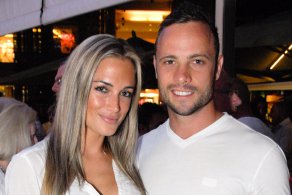 Atletismo: Defesa exibe próteses para sustentar versão de Pistorius