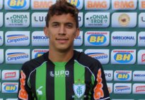 Habilidoso, Henrique vem chamando a atenção no América Mineiro