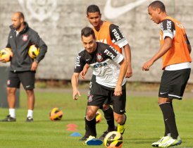 Meia e lateral do Timão podem reforçar Ponte na Série B