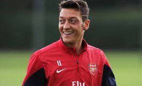 Inglês: Lesionado, Özil desfalca Arsenal por até seis semanas