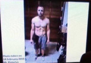 Atletismo: Fotos exibem Pistorius ensanguentado logo após crime