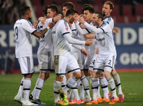 ALEMÃO: Huntelaar marca dois e Schalke vira 3º