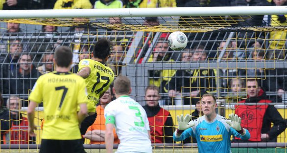 ALEMÃO: Dortmund perde em casa com um a mais e ajuda o sossegado  Bayern Munique