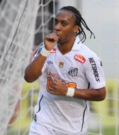 Paulistão Chevrolet: Volante sofre pancada em treino e vira dúvida no Santos