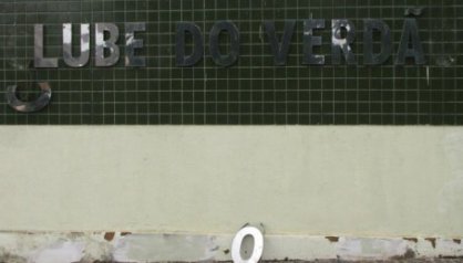 Cearense: Após derrota, torcedores do Icasa depredam fachada do Praxedão