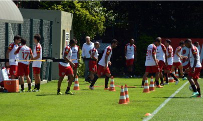 Paulistão Chevrolet: Lateral passa mal e quase desmaia no São Paulo