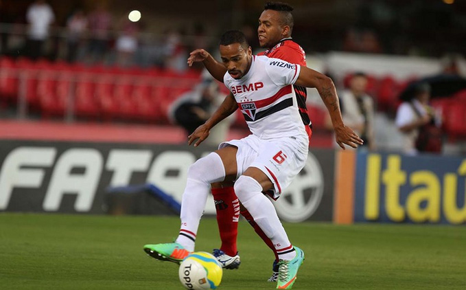 Paulistão: Alvaro Pereira minimiza reclamações de corintianos