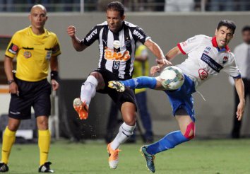 Atlético-MG 1 x 1 Nacional – Ronaldinho perde pênalti e Galo só empata