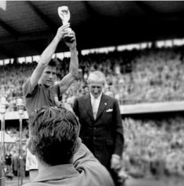 Corpo de ex-capitão da Seleção é velado no salão nobre do Morumbi