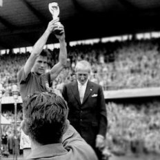 Grito da Galera: Internauta homenageia imortal Bellini