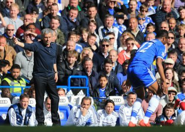 INGLÊS: Liverpool e City goleiam e seguem perto do Chelsea