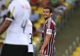 Carioca: Com Fred como alvo, torcida do Flu protesta em treino