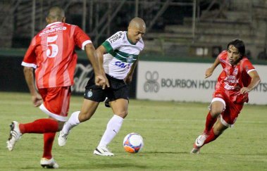 PARANAENSE: Coritiba avança e Maringá está na Série D