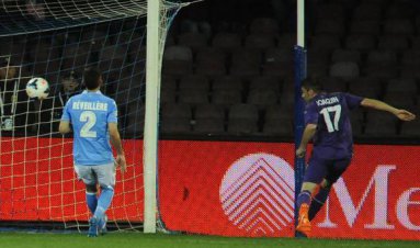 ITALIANO: Napoli leva gol no fim, perde da Fiorentina e estaciona