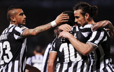 ITALIANO: Tevez marca e Juventus derrota o lanterna abre 14 pontos na liderança