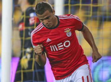 PORTUGUÊS: Benfica vence, e se distancia mais ainda de vice-líder