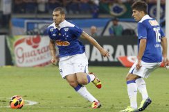 MINEIRO: Cruzeiro sua, mas bate o Boa e abre vantagem na semi