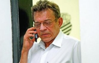 Presidente Lepo Lepo assume atraso salarial “porque quis” e ameaça atletas com arma