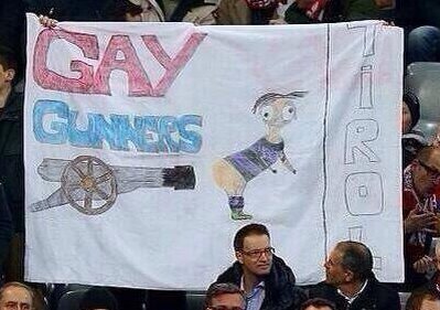 Liga dos Campeões: Uefa fecha setor da Allianz Arena por cartaz homofóbico