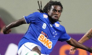 Libertadores: Conmebol multa time em US$ 12 mil em caso Tinga