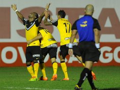 Paulistão: Volante treina normalmente e reforça o Santos