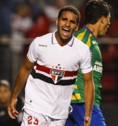 Paulistão Chevrolet: Em paz, lateral espera por vida tranquila no São Paulo