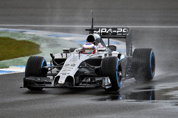 Velocidade: Após críticas em 2013, Button elogia carro ‘decente’